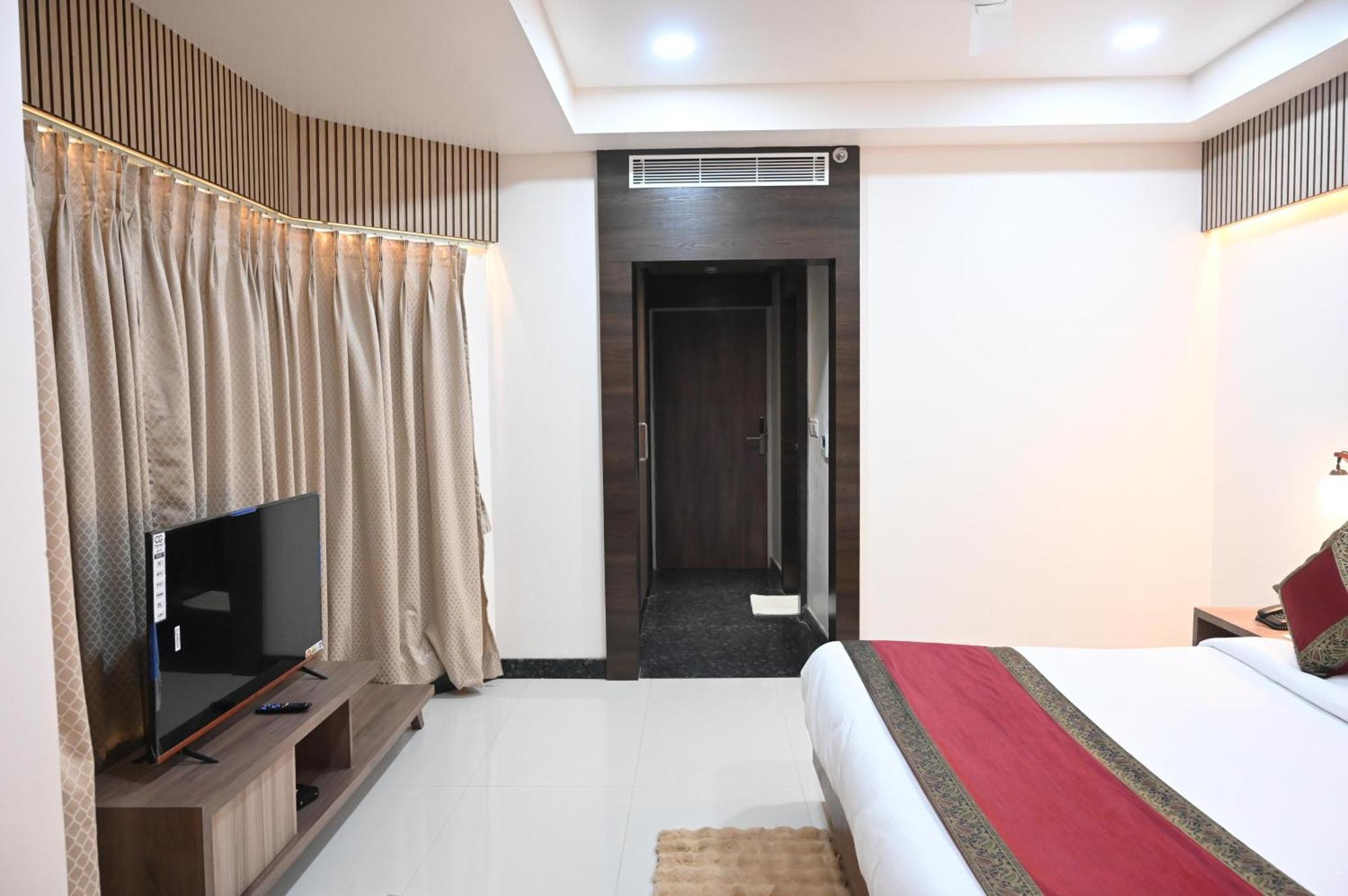 Hotel Sainik Grand Varanasi Eksteriør bilde