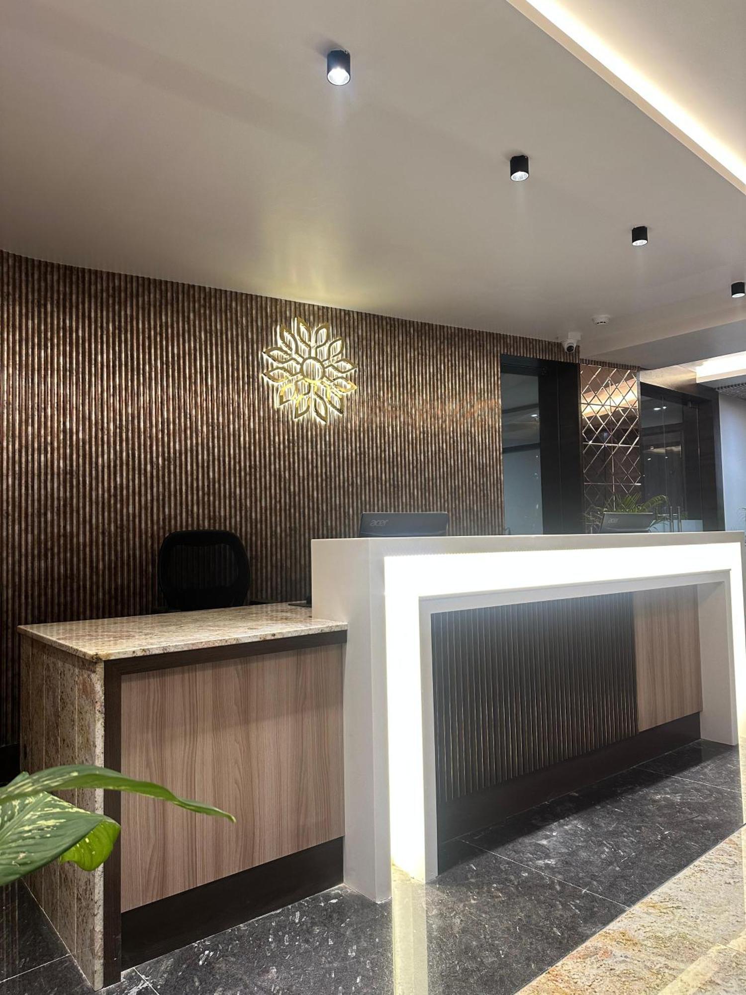 Hotel Sainik Grand Varanasi Eksteriør bilde