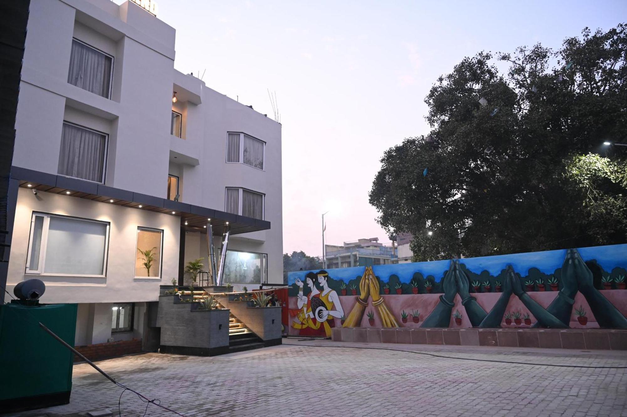 Hotel Sainik Grand Varanasi Eksteriør bilde
