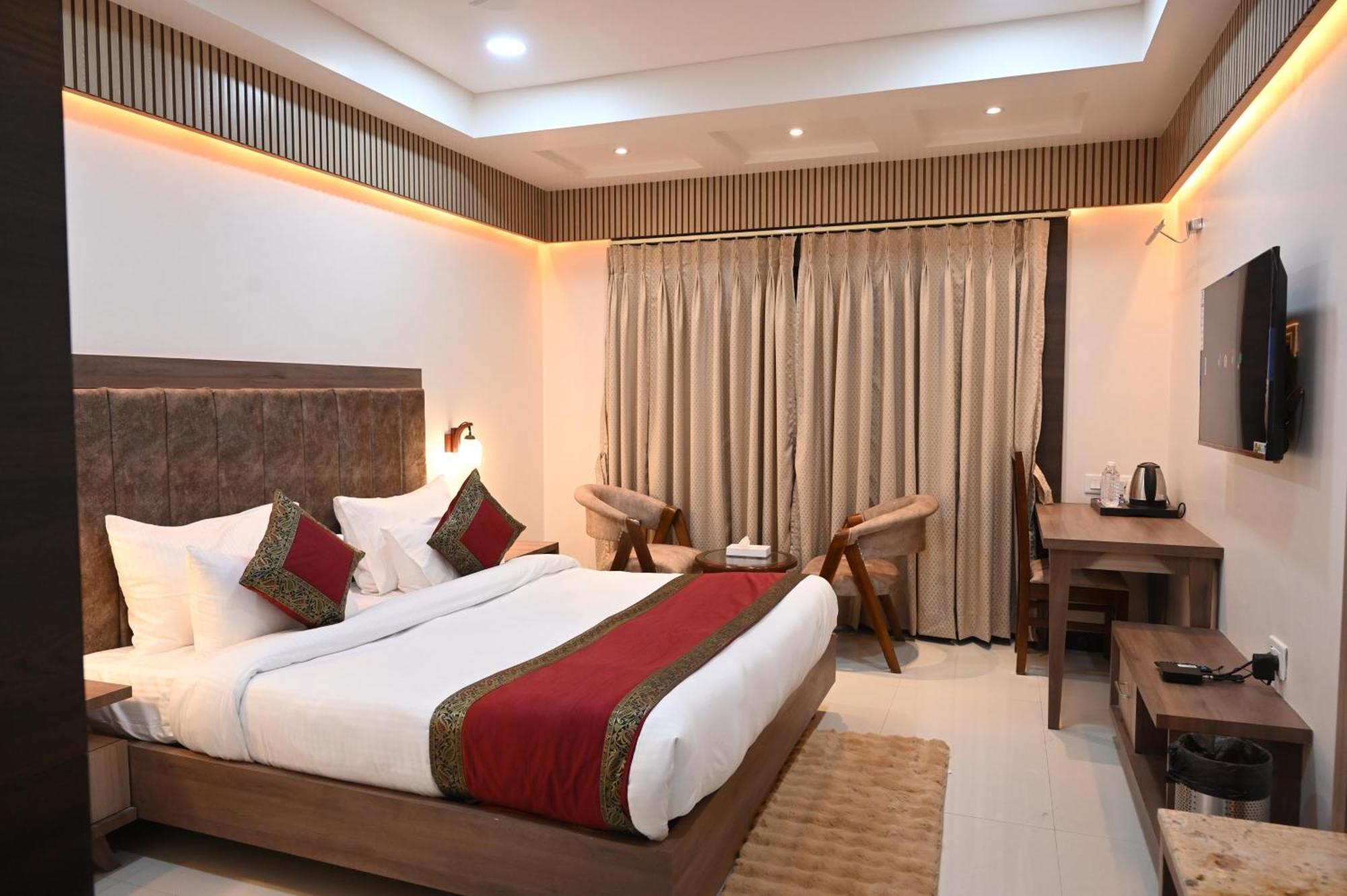 Hotel Sainik Grand Varanasi Eksteriør bilde