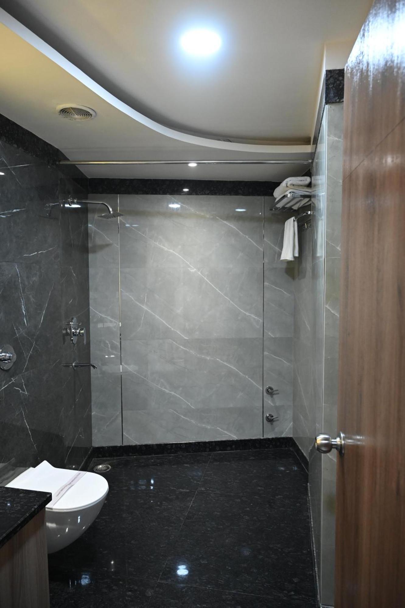 Hotel Sainik Grand Varanasi Eksteriør bilde