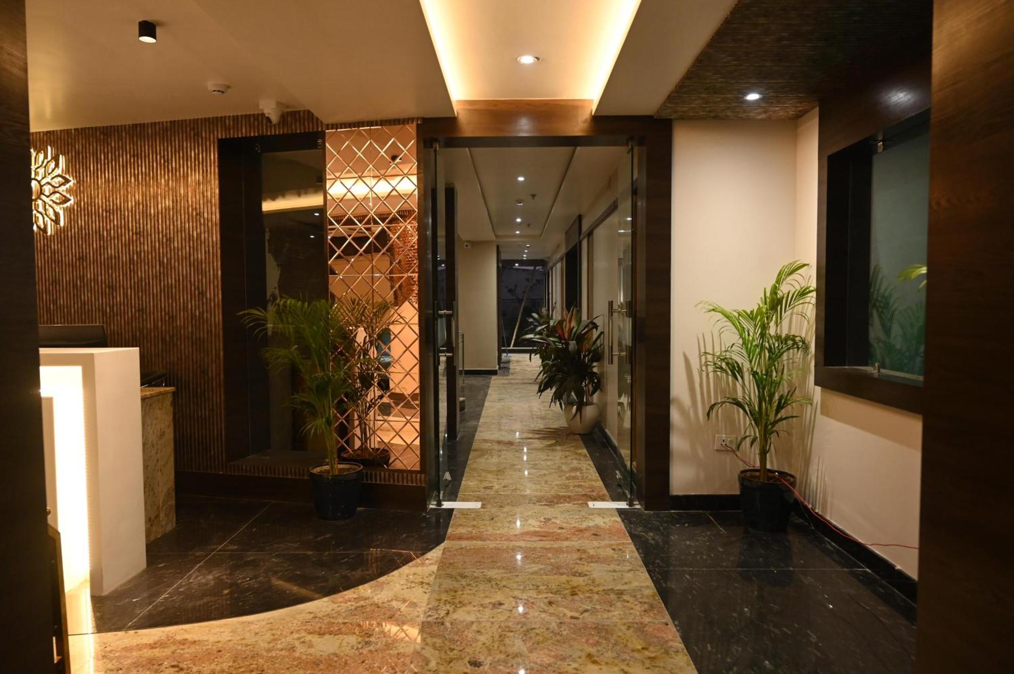 Hotel Sainik Grand Varanasi Eksteriør bilde